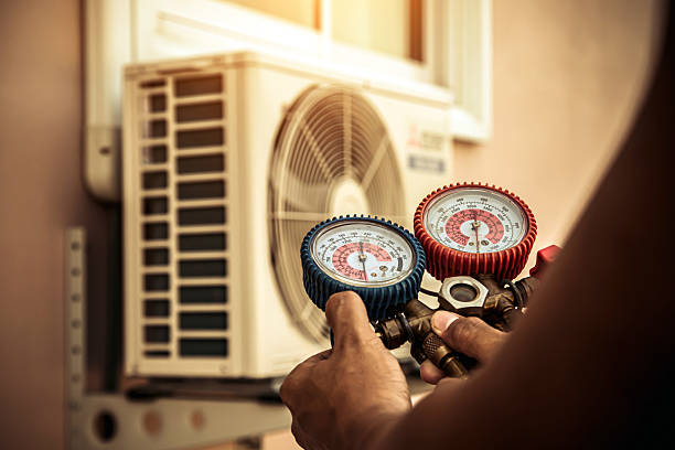 Professional Hvac technician working in Atkinson, IL